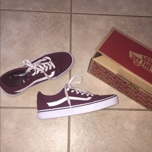 Vans Ward Low Top Sneakers (Burgundy)